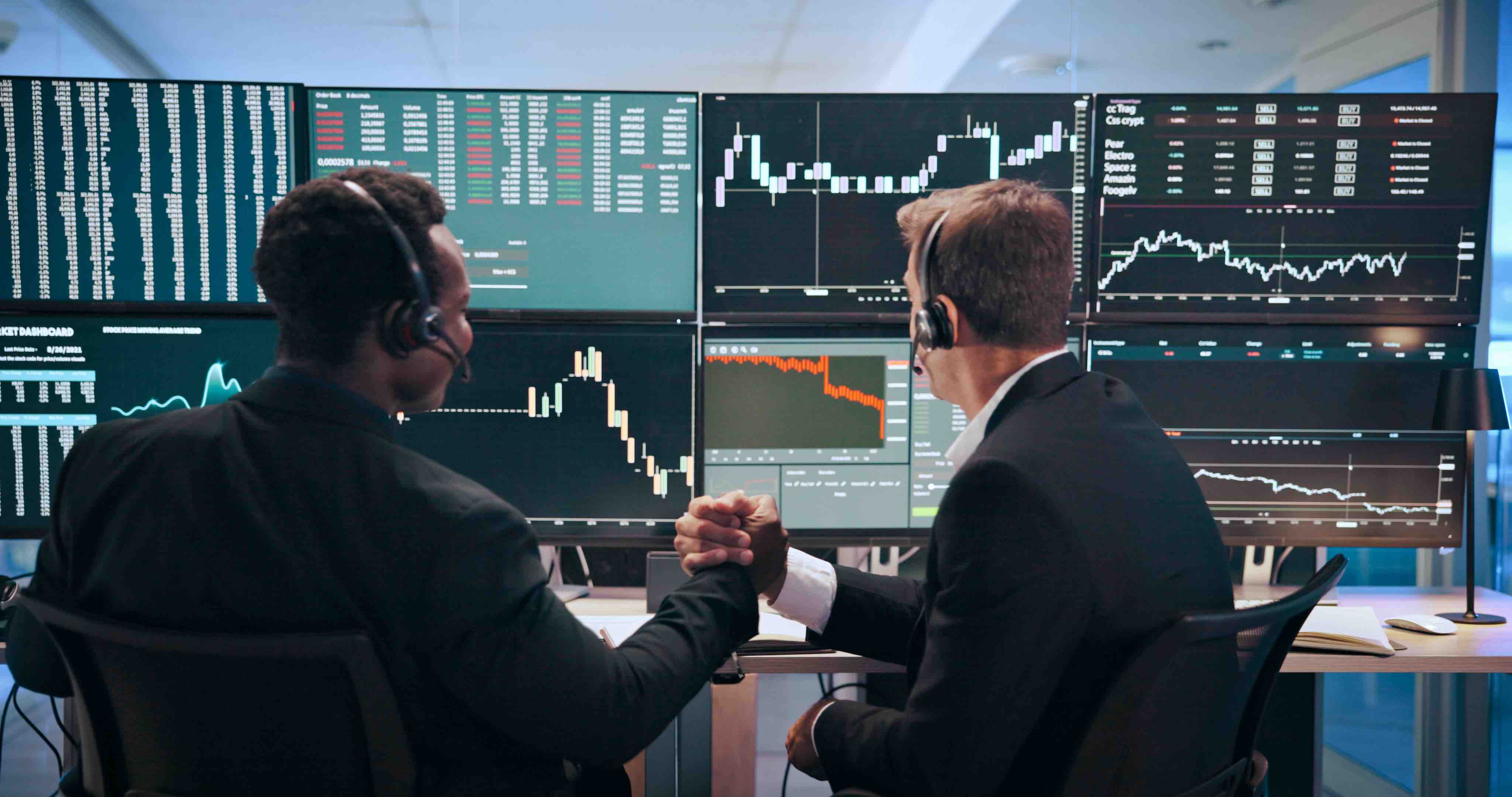 تحليل الأسواق المالية المختلفة